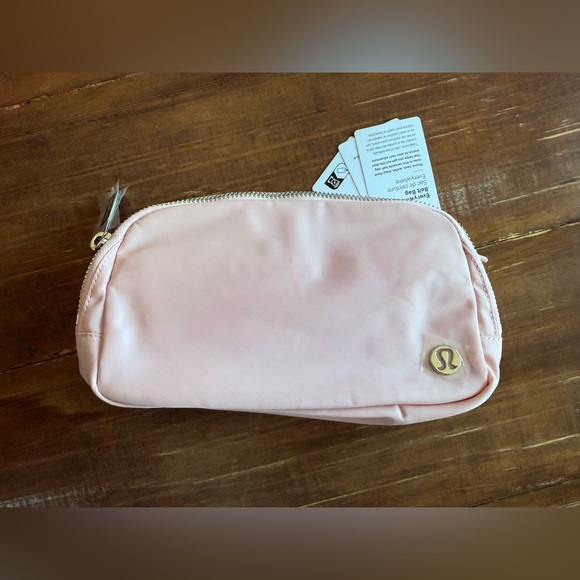 Lululemon Everywhere Belt Bag 1L Wordmark Pink Mist/Silver/White Opal Fanny Pack - Picture 15 of 16